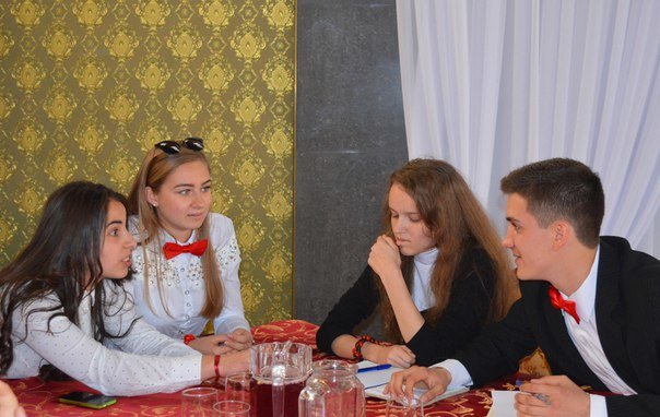 В Черноморске лидеры школьного самоуправления соревновались в знании истории города с директорами школ (+фото) (фото) - фото 1