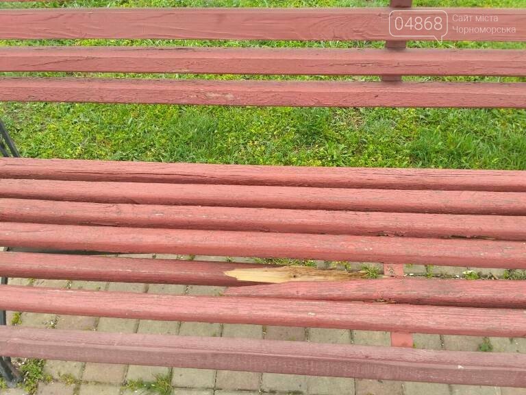«Ломать – не строить»: вандализм в Черноморске, фото-19 «Ломать – не строить»: вандализм в Черноморске, фото-19