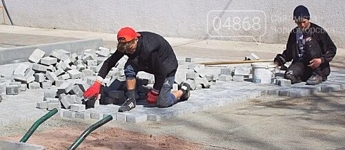 В Черноморске ремонтируют крыши и благоустраивают территории, фото-2 В Черноморске ремонтируют крыши и благоустраивают территории, фото-2