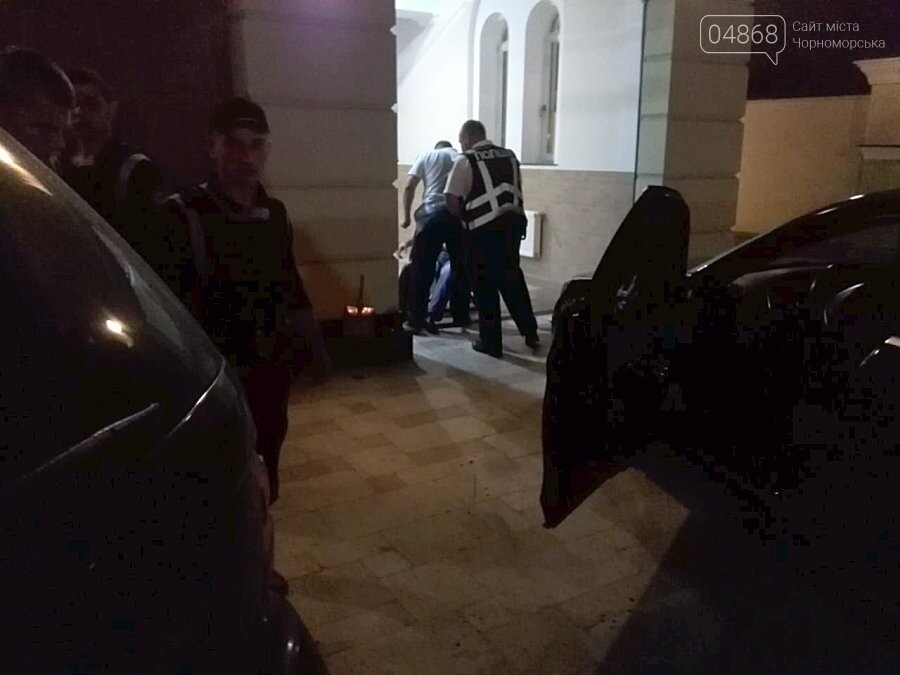 В Черноморске стреляли в депутата горсовета, фото-4 В Черноморске стреляли в депутата горсовета, фото-4