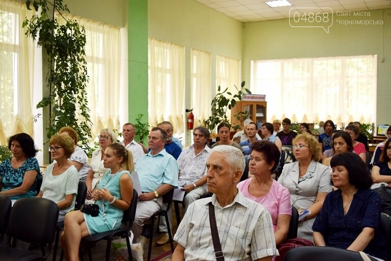 Юбилейный торт, цветы и книги: в Черноморске отпраздновали..., фото-1 Юбилейный торт, цветы и книги: в Черноморске отпраздновали 35-летие ЛитО им. Домрина, фото-1