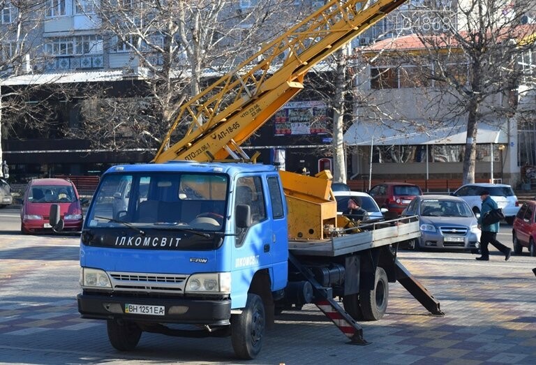 Кражей гирлянд с главной новогодней ёлки Черноморска заняла..., фото-6 Кражей гирлянд с главной новогодней ёлки Черноморска занялась полиция, фото-6