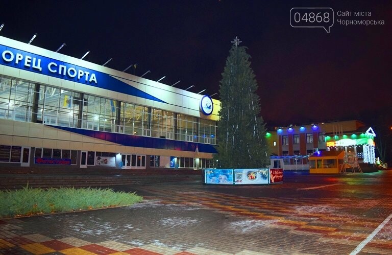 Кражей гирлянд с главной новогодней ёлки Черноморска заняла..., фото-3 Кражей гирлянд с главной новогодней ёлки Черноморска занялась полиция, фото-3