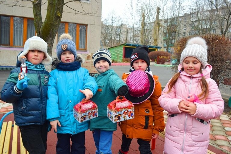 «Свято наближається»: в Черноморск привезли новогодние пода..., фото-2 «Свято наближається»: в Черноморск привезли новогодние подарки для детей из садиков и школ, фото-2