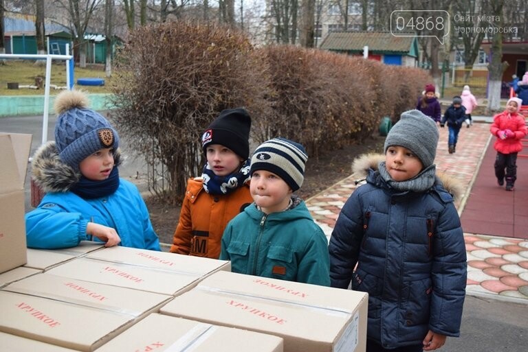 «Свято наближається»: в Черноморск привезли новогодние пода..., фото-4 «Свято наближається»: в Черноморск привезли новогодние подарки для детей из садиков и школ, фото-4