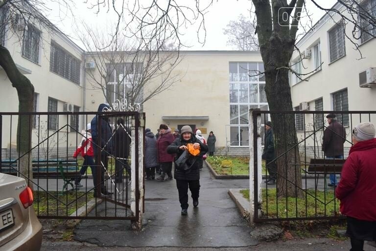 Сотни пенсионеров пришли в Управление социальной политики..., фото-2 Сотни пенсионеров пришли в Управление социальной политики Черноморска (видео), фото-2