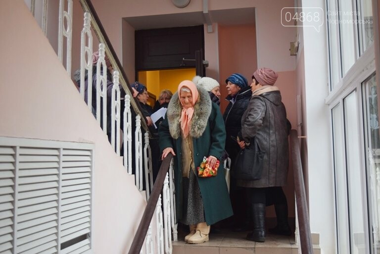 Сотни пенсионеров пришли в Управление социальной политики..., фото-1 Сотни пенсионеров пришли в Управление социальной политики Черноморска (видео), фото-1
