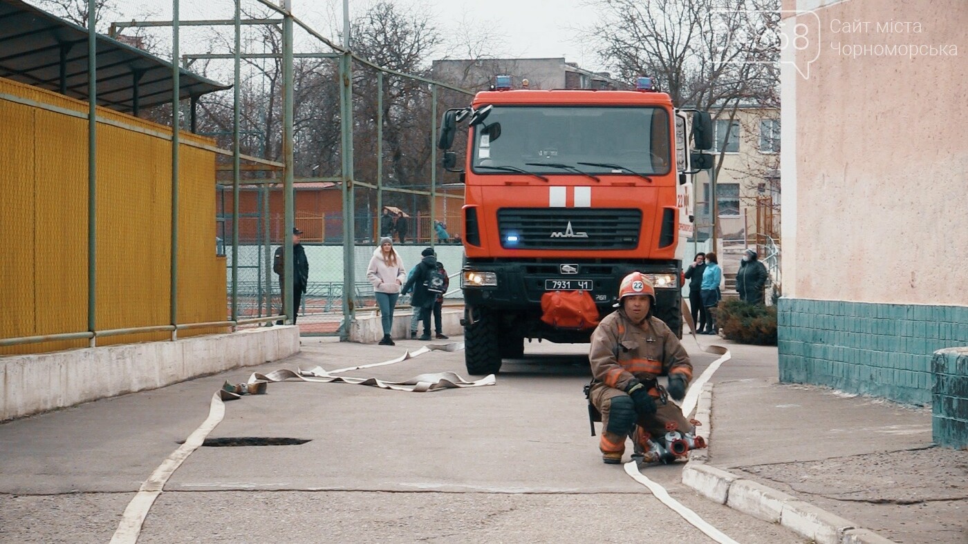 Противопожарная тренировка: в Черноморске эвакуировали ООШ № 6 (видео), фото-1