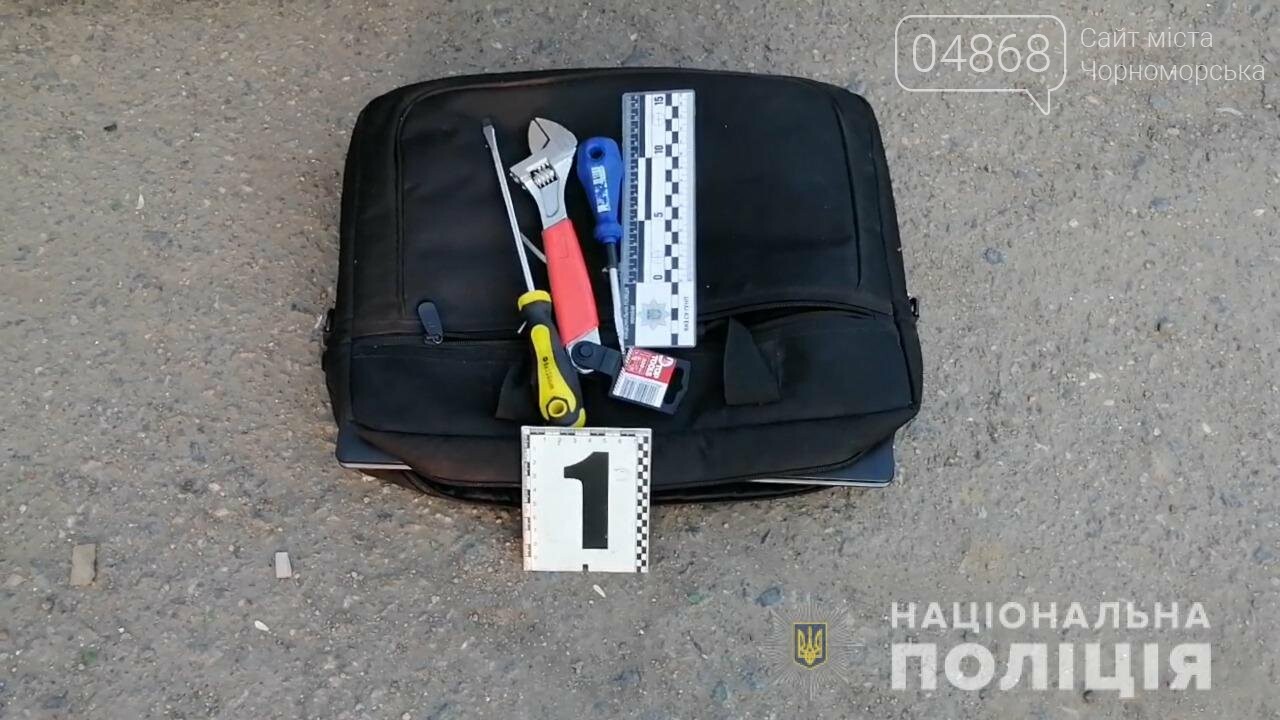 Поймали на горячем: в Черноморске задержаны квартирные воры, фото-4