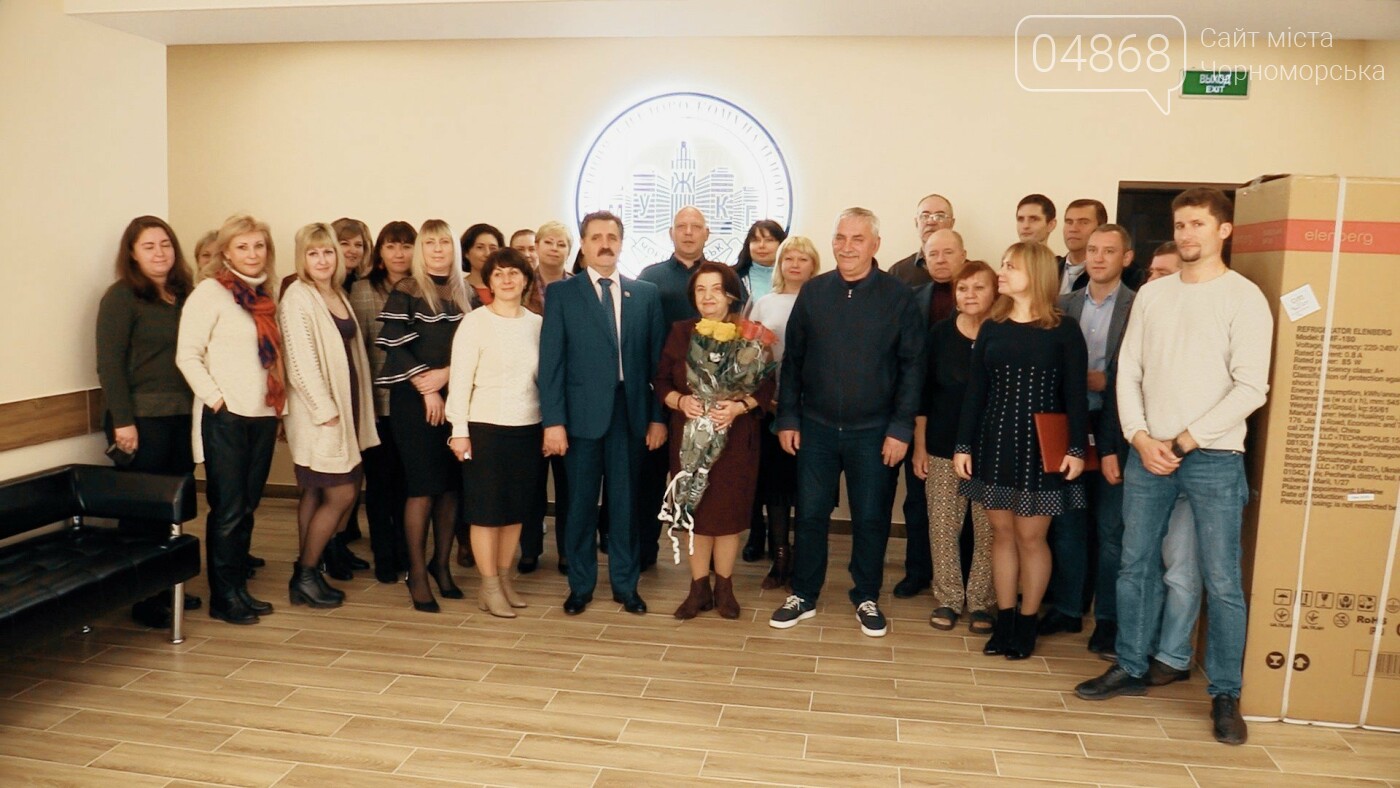 50 лет на благо города. В Черноморске сотруднице КП «ГУЖКХ» вручили почётную грамоту (видео) , фото-3