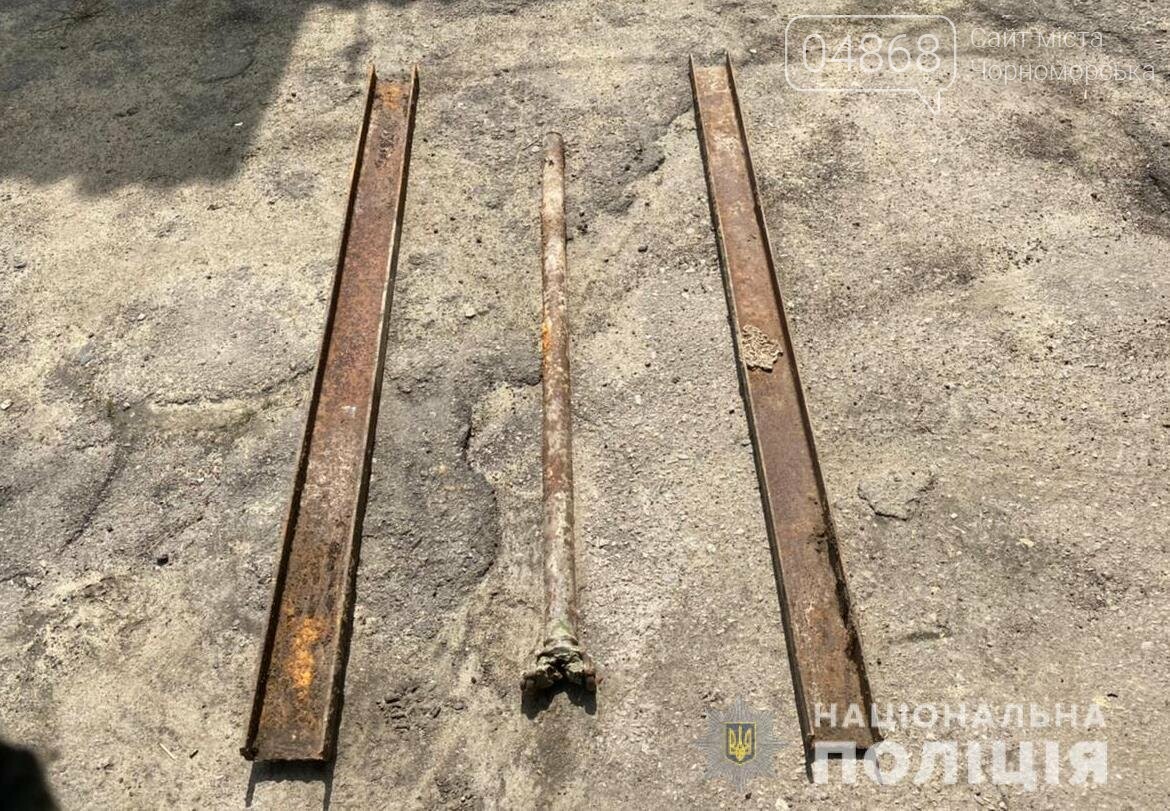 В Одесской области выпившие мать с сыном надругались над могилой, фото-1
