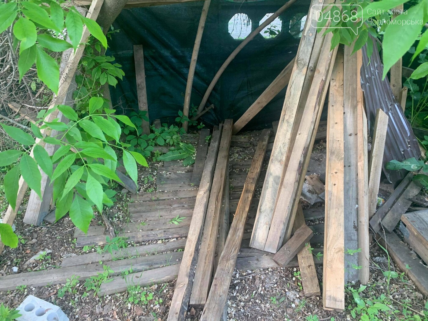 Как раньше: в Черноморске дети из досок сделали себе «халабуду», фото-2