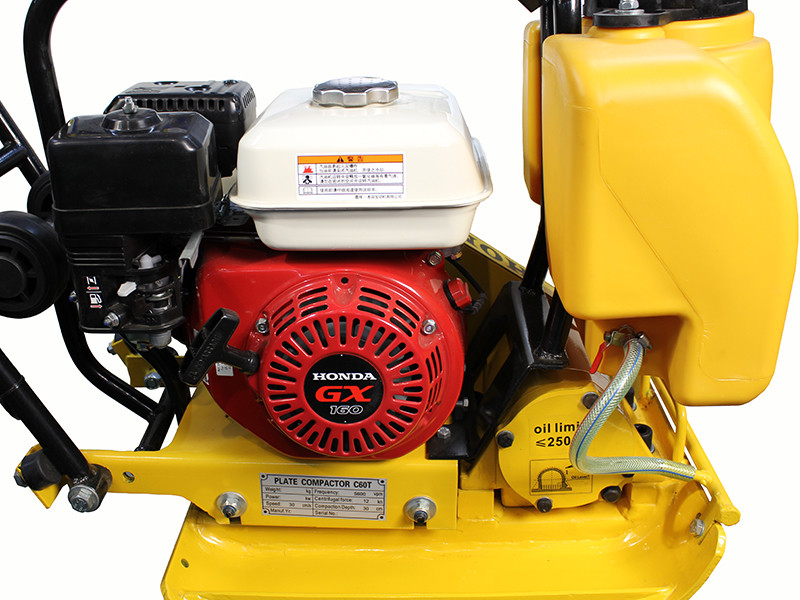 Виброплита бензиновая HONKER С65T c двигателем Honda GX160 - Зображення 1