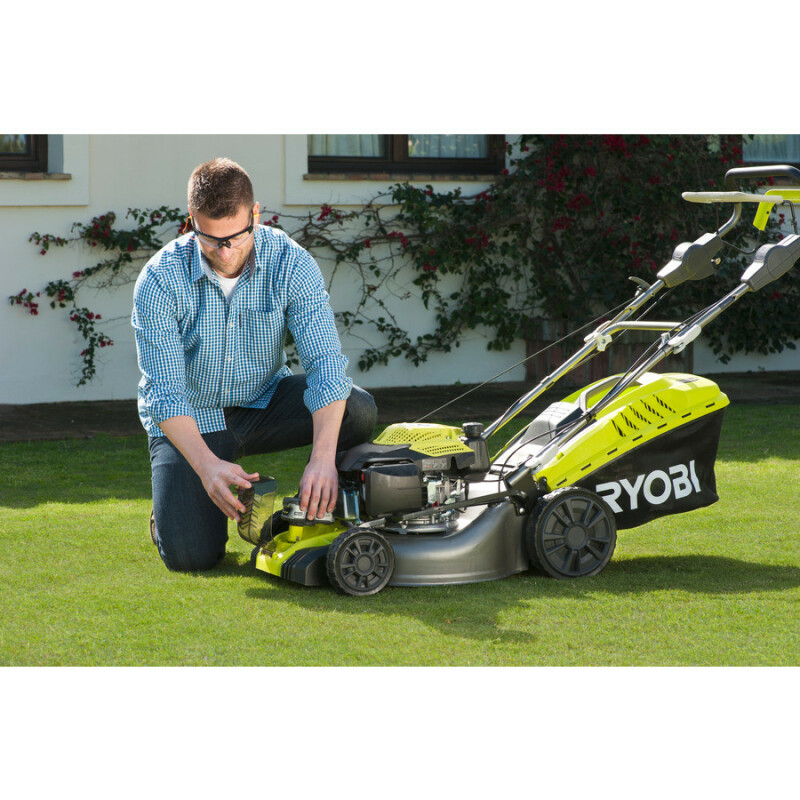 Самоходная бензиновая колесная газонокосилка с двигателем SUBARU™ 175 СМ³ RYOBI RLM46175SO - Зображення 7
