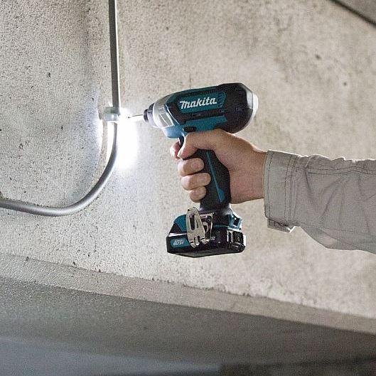 Аккумуляторный гайковерт Makita TD110DSAE