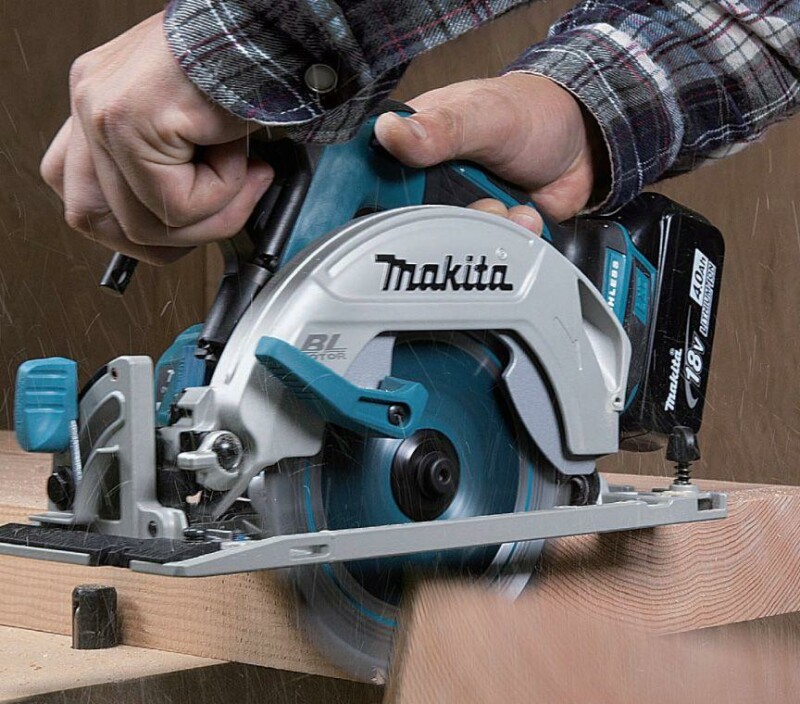 Аккумуляторная дисковая пила Makita DHS680ZJ - Зображення 1