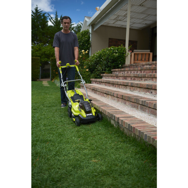 RYOBI RLM18C36H2 Гибридная (аккумуляторная и электрическая) газонокосилка, ширина скашивания 36см (2 x 2,5 Ач) - Зображення 3