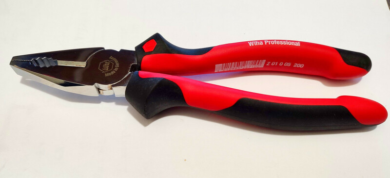 Комбинированные плоскогубцы Wiha Professional 200 mm.