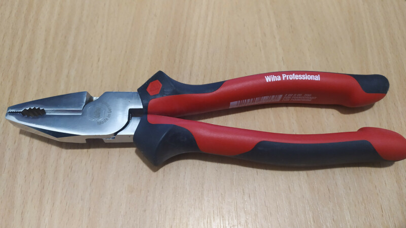 Плоскогубцы Wiha 200 mm