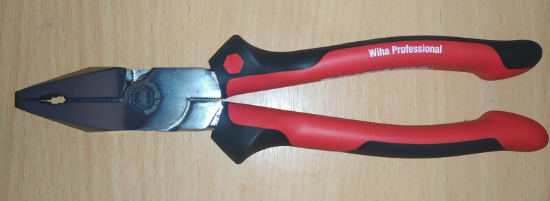 Плоскогубцы Wiha Professional 225 mm
