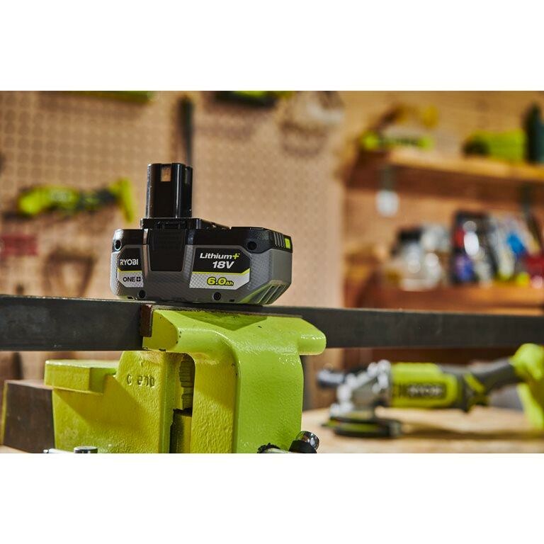 Набор из аккумулятора и зарядного устройства (1х6.0Ач) RYOBI ONE+ RC18150-160XG - Зображення 2