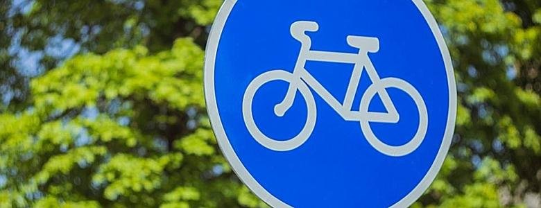 Велосипедная дорожка мопеды. Дорожные знаки для велосипедистов: "велосипедная дорожка". Знак велосипедная дорожка. Дорожный знак велодорожка. Предписывающие знаки велосипедная дорожка.
