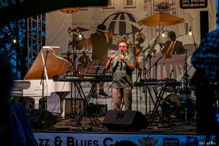 Гитара, пыльный ветер, фламенко и блюз: Jazz & Blues Café..., фото-2 Гитара, пыльный ветер, фламенко и блюз: Jazz & Blues Café на «Коктебель джазе» в Черноморске, фото-2