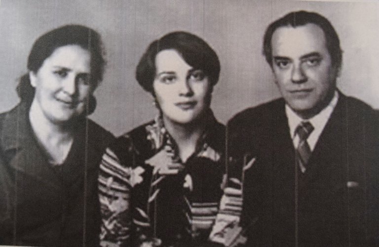 Мемориальные доски Черноморска: Марина Хлебникова, фото-2 Мемориальные доски Черноморска: Марина Хлебникова, фото-2