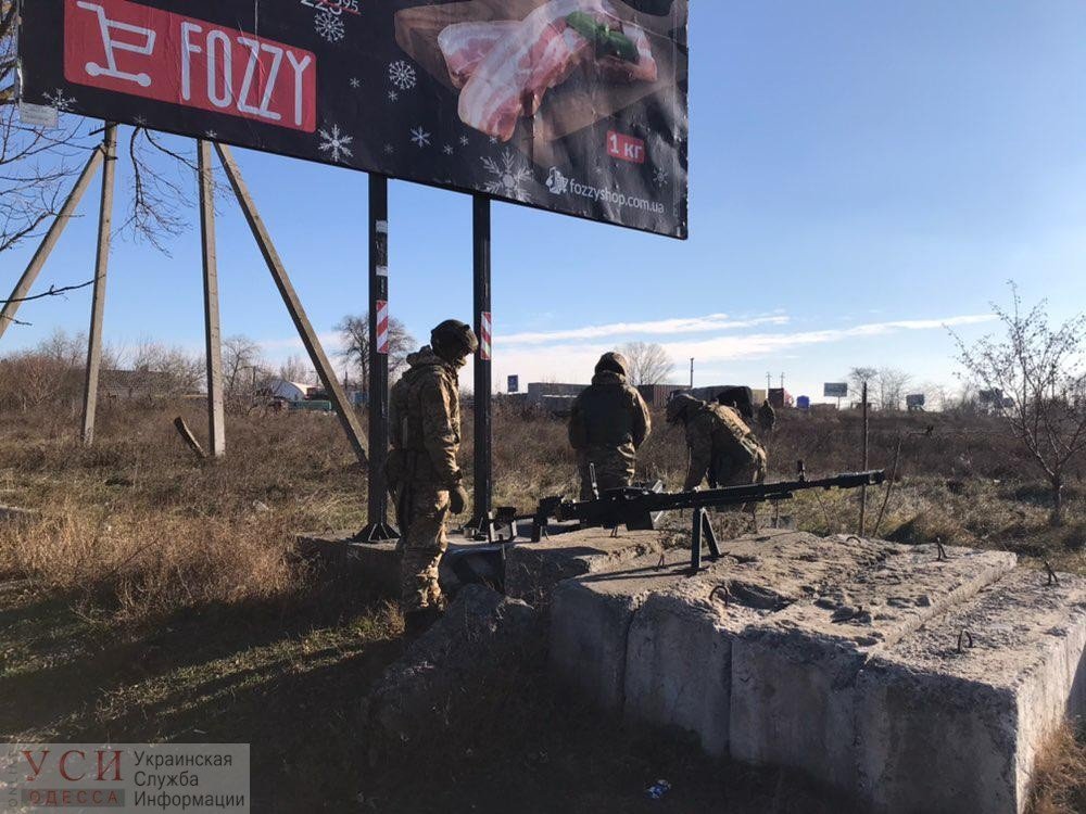 На въездах в Одессу появились военные с пулеметами и миноме..., фото-1 На въездах в Одессу появились военные с пулеметами и минометами , фото-1