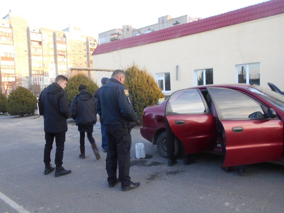 В Черноморске неизвестные повредили автомобиль депутата обл..., фото-2 В Черноморске неизвестные повредили автомобиль депутата облсовета Алексея Кобыльникова, фото-2