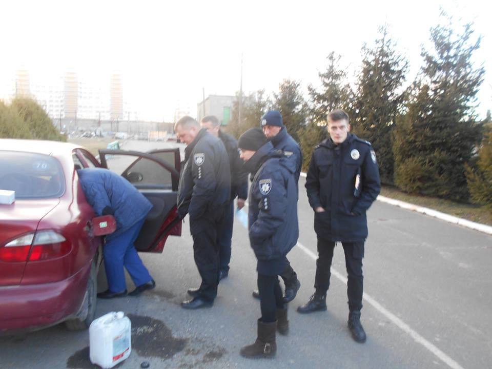 В Черноморске неизвестные повредили автомобиль депутата обл..., фото-3 В Черноморске неизвестные повредили автомобиль депутата облсовета Алексея Кобыльникова, фото-3