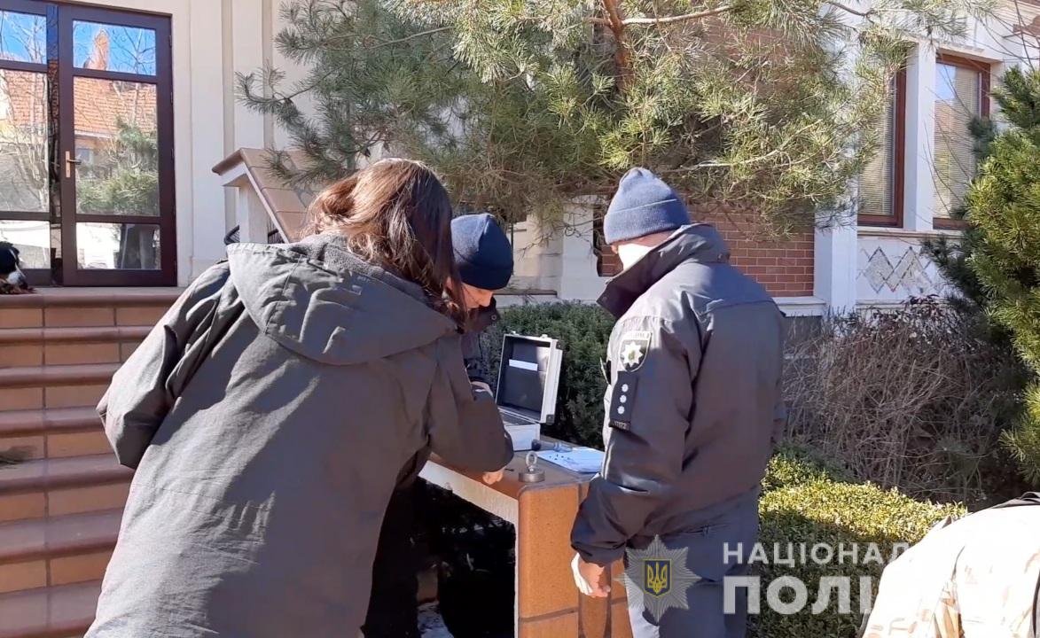 В Одессе нашли квадрокоптер с гранатой во дворе частного дома, фото-1