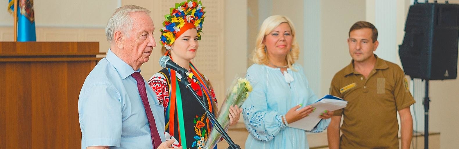 В Черноморске прошло торжественное собрание ко Дню Независимости Ук... В Черноморске прошло торжественное собрание ко Дню Независимости Украины