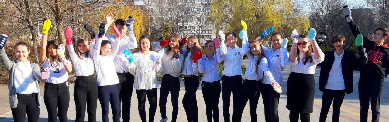 Солнечные дети Черноморска: зачем сегодня черноморцы надевали разны... Солнечные дети Черноморска: зачем сегодня черноморцы надевали разные носочки, Денис