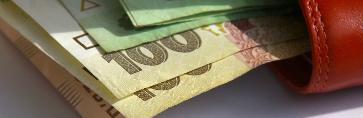 В Украине планируют увеличить минимальные зарплаты