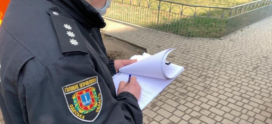 Попытка ограбить магазин техники: в Одессе мужчина ударил продавца