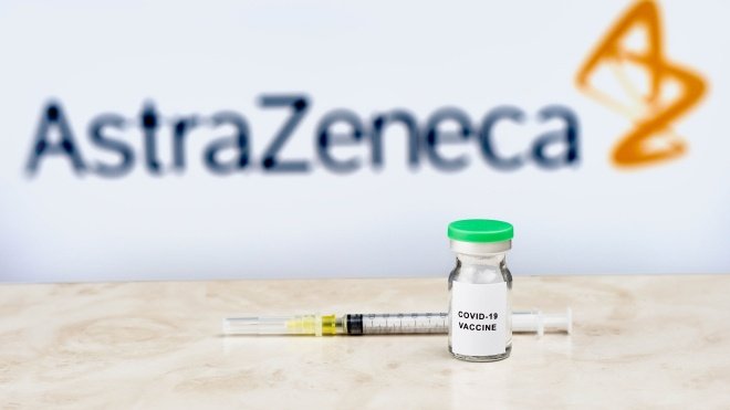 В Великобритании зафиксировали 30 случаев тромбоза после вакцинации AstraZeneca 