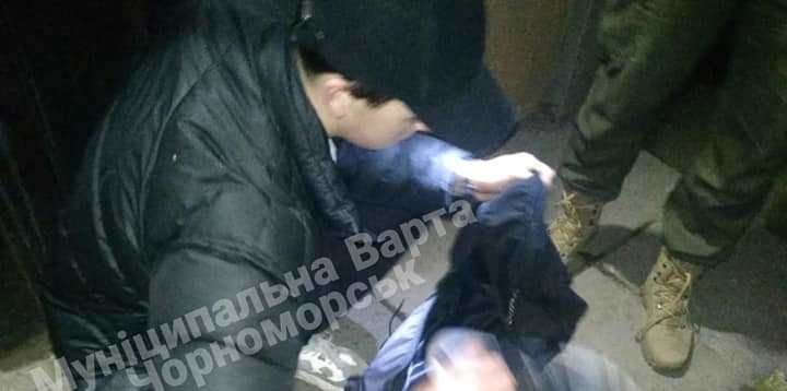 В Черноморске «на горячем» задержали закладчиков 