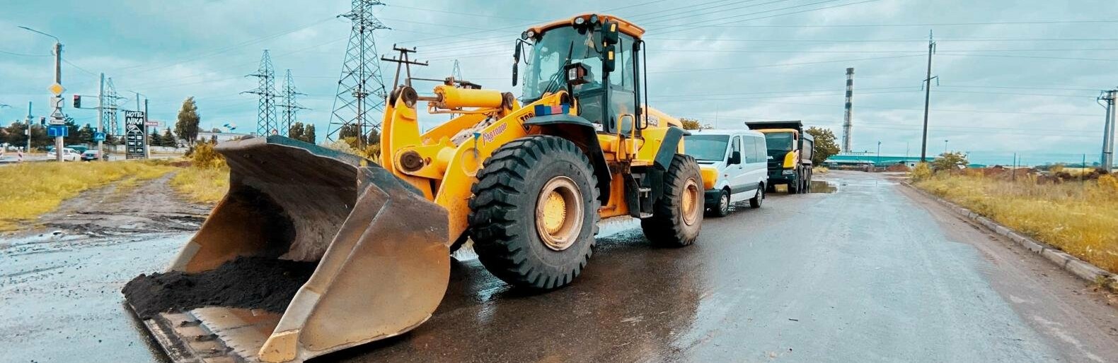 Будет ровно: в Черноморске ведется ремонт проблемного участка дороги