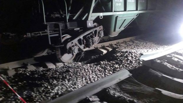 Из-за взрыва под Одессой сошёл с путей поезд (фото) - фото 1