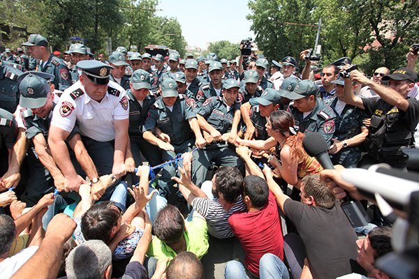 Протесты в Армении возобновляются (фото) - фото 1